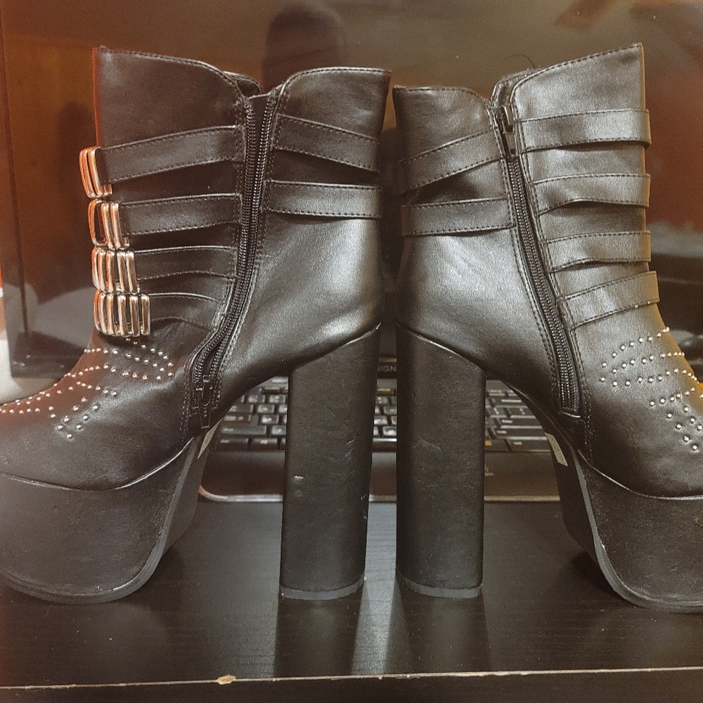 Platform boots